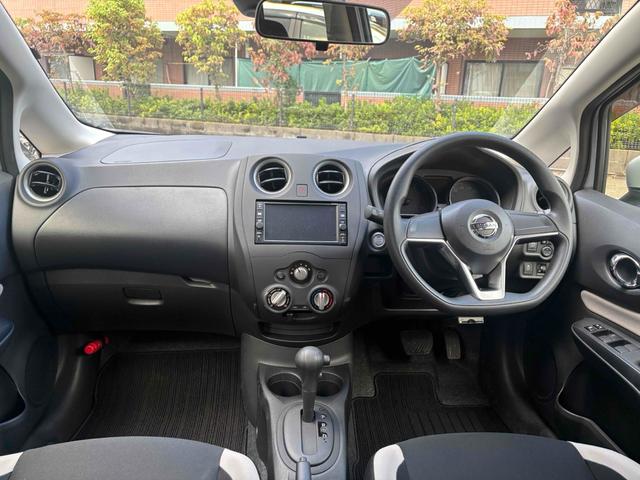 ノート Ｘ　ナビ　レーンアシスト　衝突被害軽減システム　アルミホイール　スマートキー　アイドリングストップ　電動格納ミラー　ＣＶＴ　盗難防止システム　衝突安全ボディ　ＡＢＳ　ＥＳＣ　ミュージックプレイヤー接続可（2枚目）