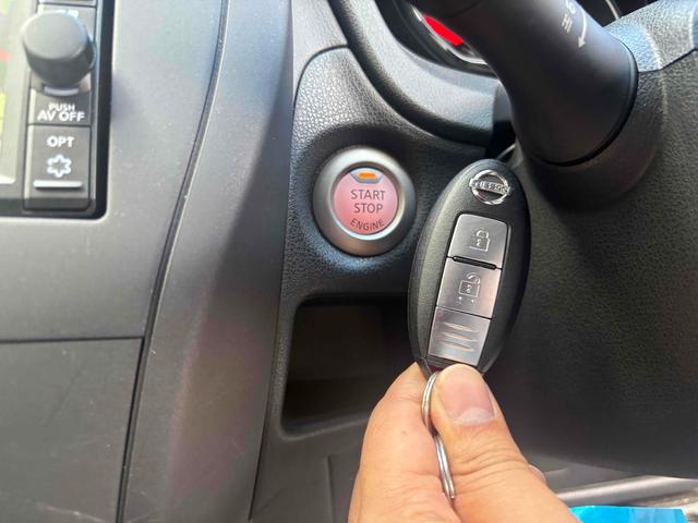 ノート Ｘ　ナビ　レーンアシスト　衝突被害軽減システム　アルミホイール　スマートキー　アイドリングストップ　電動格納ミラー　ＣＶＴ　盗難防止システム　衝突安全ボディ　ＡＢＳ　ＥＳＣ　ミュージックプレイヤー接続可（5枚目）