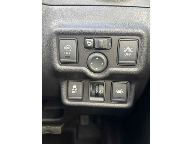 ノート Ｘ　ナビ　レーンアシスト　衝突被害軽減システム　アルミホイール　スマートキー　アイドリングストップ　電動格納ミラー　ＣＶＴ　盗難防止システム　衝突安全ボディ　ＡＢＳ　ＥＳＣ　ミュージックプレイヤー接続可（6枚目）