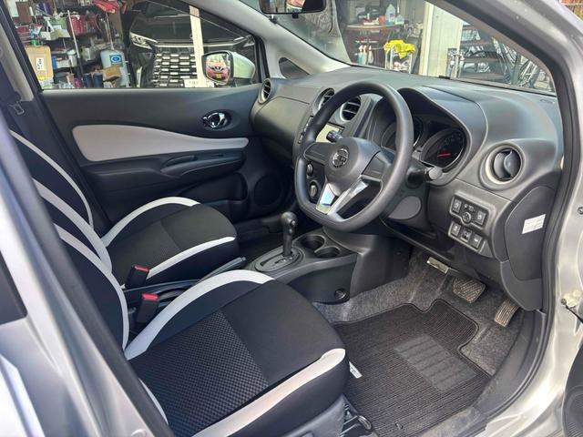 ノート Ｘ　ナビ　レーンアシスト　衝突被害軽減システム　アルミホイール　スマートキー　アイドリングストップ　電動格納ミラー　ＣＶＴ　盗難防止システム　衝突安全ボディ　ＡＢＳ　ＥＳＣ　ミュージックプレイヤー接続可（9枚目）