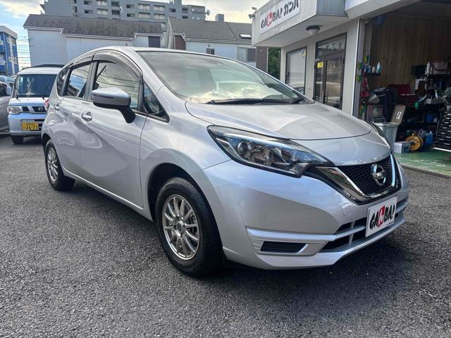 ノート Ｘ　ナビ　レーンアシスト　衝突被害軽減システム　アルミホイール　スマートキー　アイドリングストップ　電動格納ミラー　ＣＶＴ　盗難防止システム　衝突安全ボディ　ＡＢＳ　ＥＳＣ　ミュージックプレイヤー接続可（12枚目）