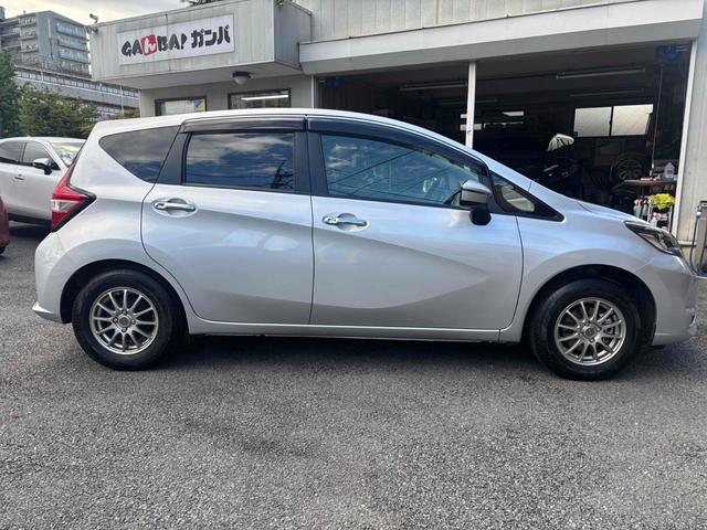 ノート Ｘ　ナビ　レーンアシスト　衝突被害軽減システム　アルミホイール　スマートキー　アイドリングストップ　電動格納ミラー　ＣＶＴ　盗難防止システム　衝突安全ボディ　ＡＢＳ　ＥＳＣ　ミュージックプレイヤー接続可（13枚目）