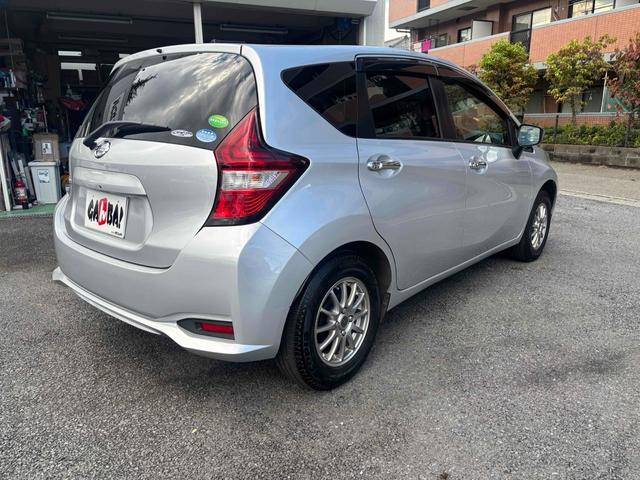 ノート Ｘ　ナビ　レーンアシスト　衝突被害軽減システム　アルミホイール　スマートキー　アイドリングストップ　電動格納ミラー　ＣＶＴ　盗難防止システム　衝突安全ボディ　ＡＢＳ　ＥＳＣ　ミュージックプレイヤー接続可（14枚目）