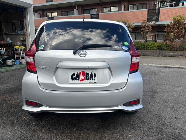 ノート Ｘ　ナビ　レーンアシスト　衝突被害軽減システム　アルミホイール　スマートキー　アイドリングストップ　電動格納ミラー　ＣＶＴ　盗難防止システム　衝突安全ボディ　ＡＢＳ　ＥＳＣ　ミュージックプレイヤー接続可（15枚目）