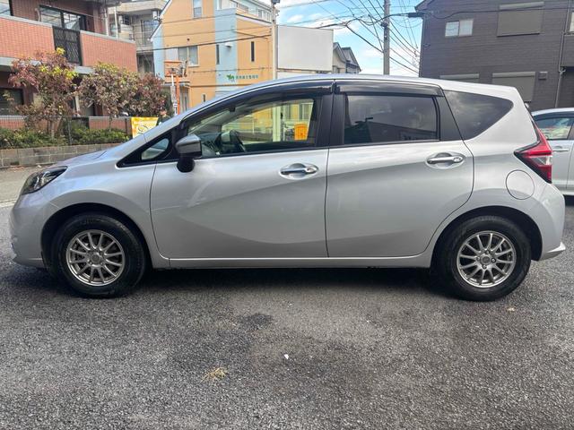 ノート Ｘ　ナビ　レーンアシスト　衝突被害軽減システム　アルミホイール　スマートキー　アイドリングストップ　電動格納ミラー　ＣＶＴ　盗難防止システム　衝突安全ボディ　ＡＢＳ　ＥＳＣ　ミュージックプレイヤー接続可（17枚目）