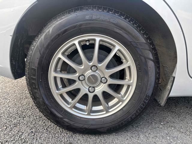 ノート Ｘ　ナビ　レーンアシスト　衝突被害軽減システム　アルミホイール　スマートキー　アイドリングストップ　電動格納ミラー　ＣＶＴ　盗難防止システム　衝突安全ボディ　ＡＢＳ　ＥＳＣ　ミュージックプレイヤー接続可（21枚目）