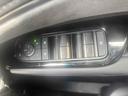 ウィンドウスイッチまわり『使用頻度が多い運転席側のスイッチまわり。目立つ傷もなく綺麗な状態を保っています。』