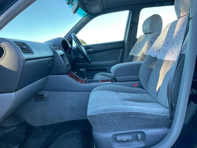 セルシオ Ｃ仕様　純正ナビ　キセノン　ＥＴＣ　純正１６インチＡＷ　ユーザー様仕入れ　４．５点もの（15枚目）