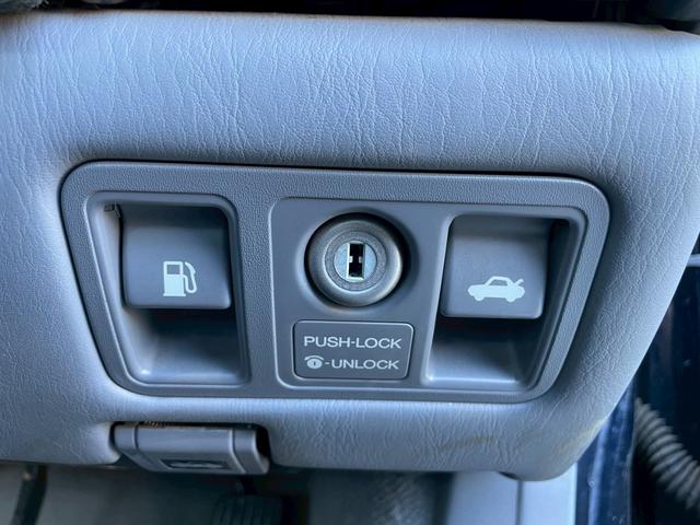 セルシオ Ｃ仕様　純正ナビ　キセノン　ＥＴＣ　純正１６インチＡＷ　ユーザー様仕入れ　４．５点もの（33枚目）