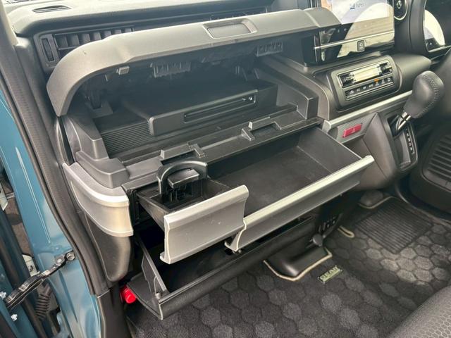 スペーシアギア ハイブリッドＸＺ　ターボ　純正９インチナビ　全方位カメラ　両側電動スライドドア　フルセグＴＶ　ヘッドアップディスプレイ　ＬＥＤヘッドライト　ＥＴＣ　シートヒーター　コーナーセンサー　ブレーキサポート　社外デジタルインナミラー（50枚目）