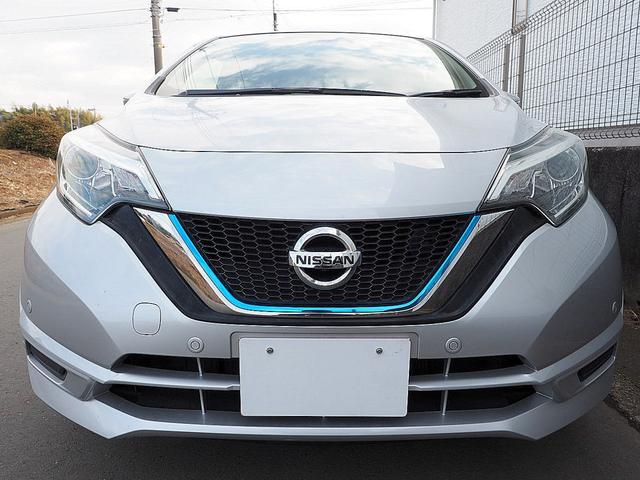 ノート ｅ－パワー　Ｘ　◆インテリジェントエマージェンシーブレーキ◆踏み間違い衝突防止◆ＬＤＷ（車線逸脱警報）◆フロント＆バックソナー◆ナビ◆フルセグ◆Ｂｌｕｅｔｏｏｔｈ◆アラウンドビュー◆スマート・ルームミラー◆ＥＴＣ（3枚目）