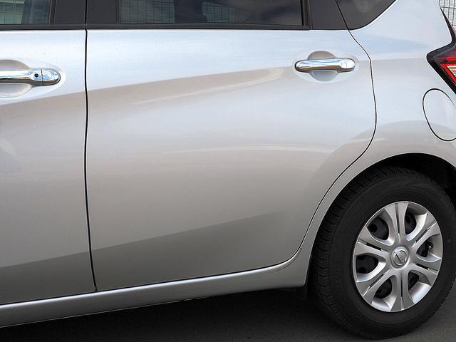 ノート ｅ－パワー　Ｘ　◆インテリジェントエマージェンシーブレーキ◆踏み間違い衝突防止◆ＬＤＷ（車線逸脱警報）◆フロント＆バックソナー◆ナビ◆フルセグ◆Ｂｌｕｅｔｏｏｔｈ◆アラウンドビュー◆スマート・ルームミラー◆ＥＴＣ（13枚目）