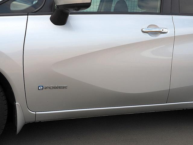 ノート ｅ－パワー　Ｘ　◆インテリジェントエマージェンシーブレーキ◆踏み間違い衝突防止◆ＬＤＷ（車線逸脱警報）◆フロント＆バックソナー◆ナビ◆フルセグ◆Ｂｌｕｅｔｏｏｔｈ◆アラウンドビュー◆スマート・ルームミラー◆ＥＴＣ（14枚目）