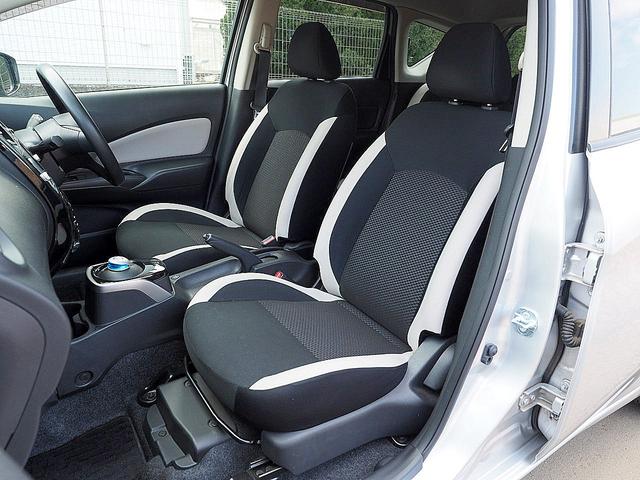 ノート ｅ－パワー　Ｘ　◆インテリジェントエマージェンシーブレーキ◆踏み間違い衝突防止◆ＬＤＷ（車線逸脱警報）◆フロント＆バックソナー◆ナビ◆フルセグ◆Ｂｌｕｅｔｏｏｔｈ◆アラウンドビュー◆スマート・ルームミラー◆ＥＴＣ（29枚目）