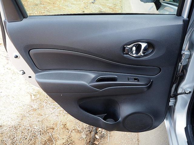 ノート ｅ－パワー　Ｘ　◆インテリジェントエマージェンシーブレーキ◆踏み間違い衝突防止◆ＬＤＷ（車線逸脱警報）◆フロント＆バックソナー◆ナビ◆フルセグ◆Ｂｌｕｅｔｏｏｔｈ◆アラウンドビュー◆スマート・ルームミラー◆ＥＴＣ（35枚目）