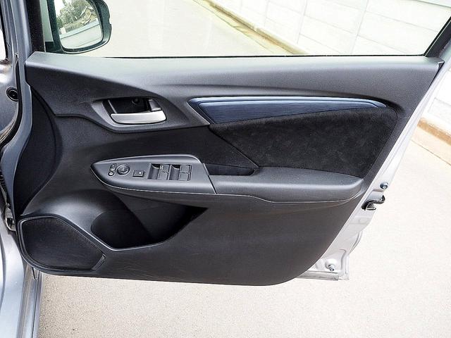 シャトル ハイブリッド　ホンダセンシング　◆アダプティブクルーズコントロール◆衝突軽減ブレーキ◆誤発進抑制機能◆歩行者事故低減ステアリング◆先行車発進お知らせ機能◆標識認識機能◆ＬＫＡＳ◆路外逸脱抑制機能◆ナビ◆バックモニター◆スマートキー（31枚目）