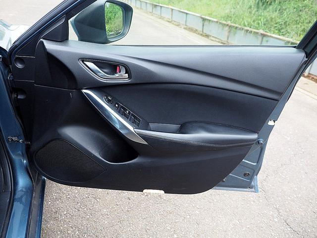 アテンザワゴン ＸＤ　◆６速マニュアル◆クリーンディーゼルターボ◆衝突軽減ブレーキ◆クルーズコントロール◆ナビ◆フルセグテレビ◆ＤＶＤ再生◆Ｂｌｕｅｔｏｏｔｈ◆バックモニター◆ＥＴＣ◆ＨＩＤ◆アイドリングストップ◆スマキー（29枚目）