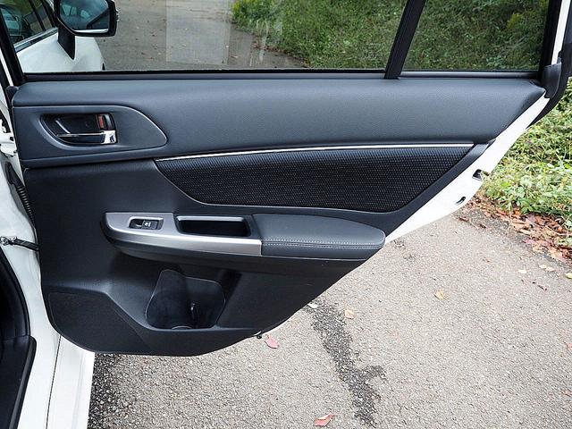 レヴォーグ １．６ＧＴアイサイト　Ｓスタイル　◆４ＷＤ◆ターボ◆アイサイト◆全車速追従機能付クルーズ◆プリクラッシュ◆アクティブレーンキープ◆車線逸脱警報◆ナビ◆ＴＶ◆ＥＴＣ◆ＬＥＤライト◆パワーシート◆ＳＩ－ＤＲＩＶＥ◆Ｉ－ＳＴＯＰ◆スマキー（30枚目）