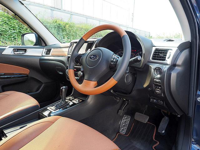 エクシーガクロスオーバー７ ２．５ｉアイサイト　◆４ＷＤ◆アイサイト◆全車速追従機能付クルーズコントロール◆プリクラッシュブレーキ◆車線逸脱警報◆ＳＩ－ＤＲＩＶＥ◆ナビ◆ＴＶ◆バックモニター◆ドラレコ◆ＥＴＣ◆パワーシート◆シートヒーター◆スマキー（17枚目）