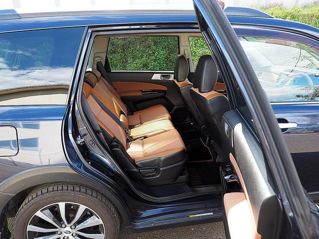 エクシーガクロスオーバー７ ２．５ｉアイサイト　◆４ＷＤ◆アイサイト◆全車速追従機能付クルーズコントロール◆プリクラッシュブレーキ◆車線逸脱警報◆ＳＩ－ＤＲＩＶＥ◆ナビ◆ＴＶ◆バックモニター◆ドラレコ◆ＥＴＣ◆パワーシート◆シートヒーター◆スマキー（22枚目）