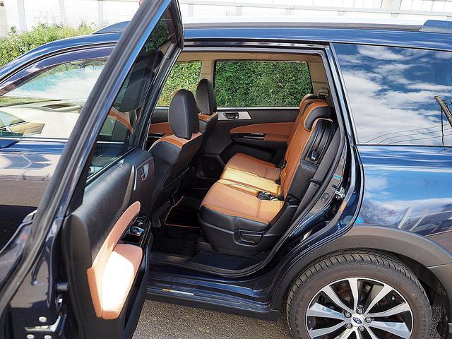 エクシーガクロスオーバー７ ２．５ｉアイサイト　◆４ＷＤ◆アイサイト◆全車速追従機能付クルーズコントロール◆プリクラッシュブレーキ◆車線逸脱警報◆ＳＩ－ＤＲＩＶＥ◆ナビ◆ＴＶ◆バックモニター◆ドラレコ◆ＥＴＣ◆パワーシート◆シートヒーター◆スマキー（28枚目）