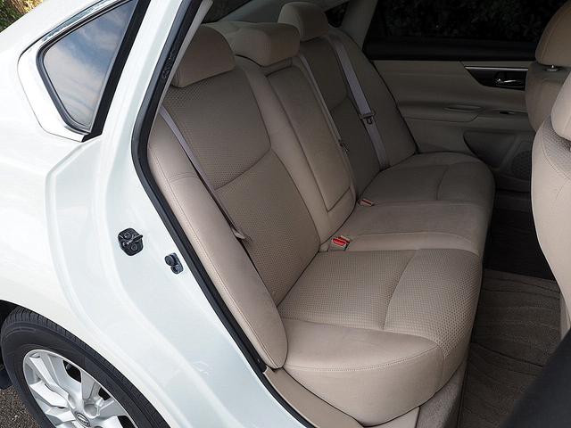 後席右側です！！