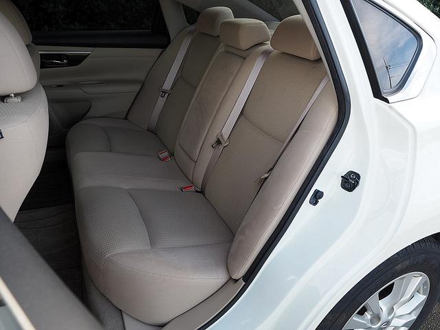 後席左側です！！