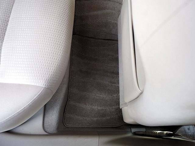 後席右側フロアマットです！！