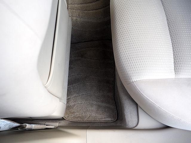後席左側フロアマットです！！