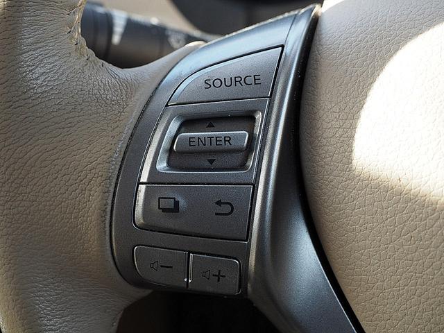 【装備品】　ステアリングスイッチ（オーディオ、アドバンスドドライブアシストディスプレイ操作、ボイスコマンド、ハンズフリーフォン、クルーズコントロールなど）が装備されております！！