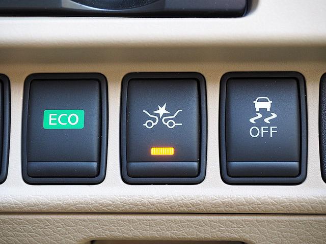 【装備品】　エマージェンシーブレーキが装備されております！！