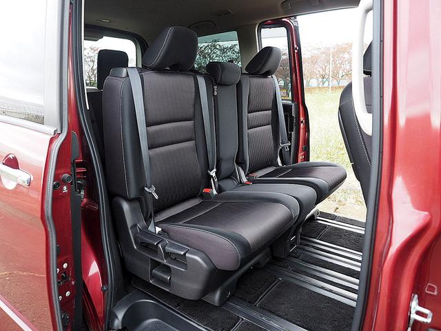 セレナ ハイウェイスター　◆４ＷＤ◆プロパイロット◆セーフティパックＢ◆エマージェンシーブレーキ◆踏み間違い衝突防止◆インテリジェントＬＩ◆ＬＤＷ◆ＬＤＰ◆両側オートスライド◆ナビ◆ＴＶ◆アラウンドビュー◆ＥＴＣ◆インテリキー（24枚目）