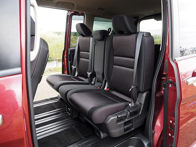 セレナ ハイウェイスター　◆４ＷＤ◆プロパイロット◆セーフティパックＢ◆エマージェンシーブレーキ◆踏み間違い衝突防止◆インテリジェントＬＩ◆ＬＤＷ◆ＬＤＰ◆両側オートスライド◆ナビ◆ＴＶ◆アラウンドビュー◆ＥＴＣ◆インテリキー（30枚目）