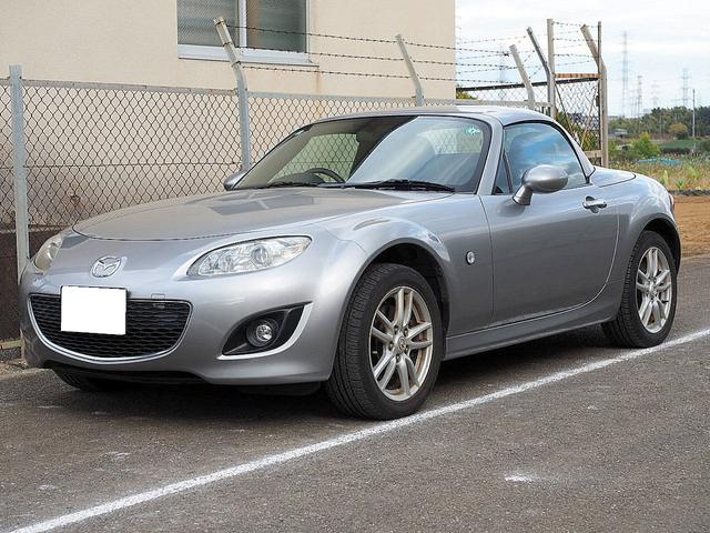 グレードは、パワーリトラクタブルハードトップ（電動開閉ルーフ）（ＲＨＴ）を装備した「Ｓ　ＲＨＴ」です！！