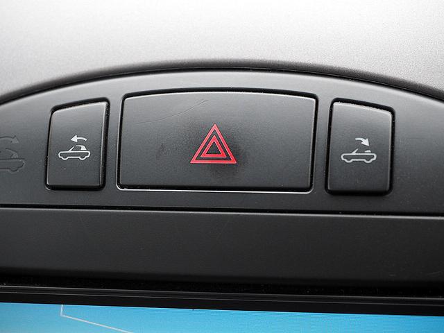 【装備品】　パワーリトラクタブルハードトップ（電動開閉ルーフ）が装備されております！！