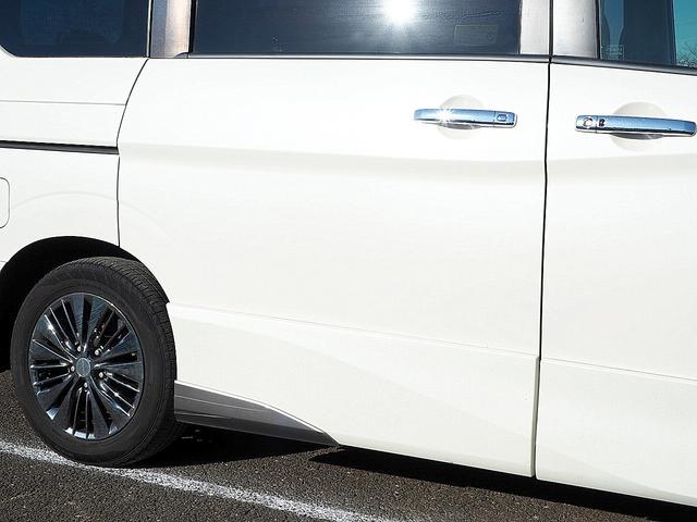 セレナ ライダーオテック３０ｔｈアニバサリプロパイロットＥＤ　プロパイロット／インテリジェントクルーズコントロール／エマブレ／踏み間違い衝突防止／電動パーキングブレーキ／両側ハンズフリー＆ワンタッチオートスライド／ナビ／ＴＶ／バックモニター／本革／シートヒーター（5枚目）