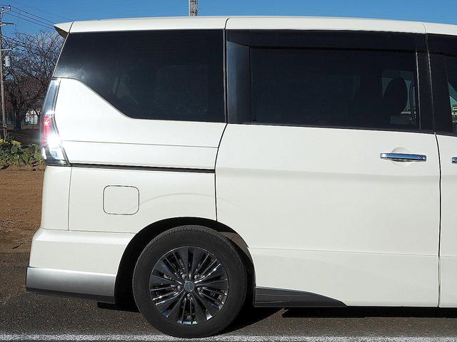 セレナ ライダーオテック３０ｔｈアニバサリプロパイロットＥＤ　プロパイロット／インテリジェントクルーズコントロール／エマブレ／踏み間違い衝突防止／電動パーキングブレーキ／両側ハンズフリー＆ワンタッチオートスライド／ナビ／ＴＶ／バックモニター／本革／シートヒーター（6枚目）