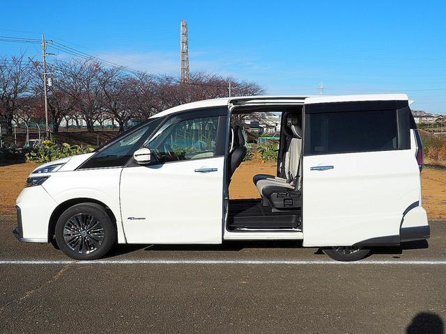 セレナ ライダーオテック３０ｔｈアニバサリプロパイロットＥＤ　プロパイロット／インテリジェントクルーズコントロール／エマブレ／踏み間違い衝突防止／電動パーキングブレーキ／両側ハンズフリー＆ワンタッチオートスライド／ナビ／ＴＶ／バックモニター／本革／シートヒーター（17枚目）