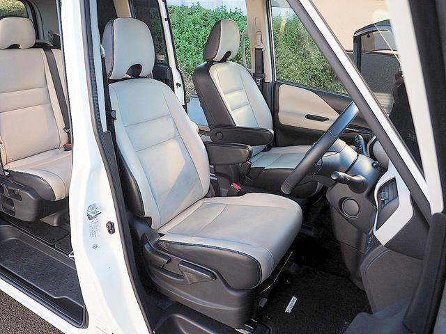 セレナ ライダーオテック３０ｔｈアニバサリプロパイロットＥＤ　プロパイロット／インテリジェントクルーズコントロール／エマブレ／踏み間違い衝突防止／電動パーキングブレーキ／両側ハンズフリー＆ワンタッチオートスライド／ナビ／ＴＶ／バックモニター／本革／シートヒーター（23枚目）