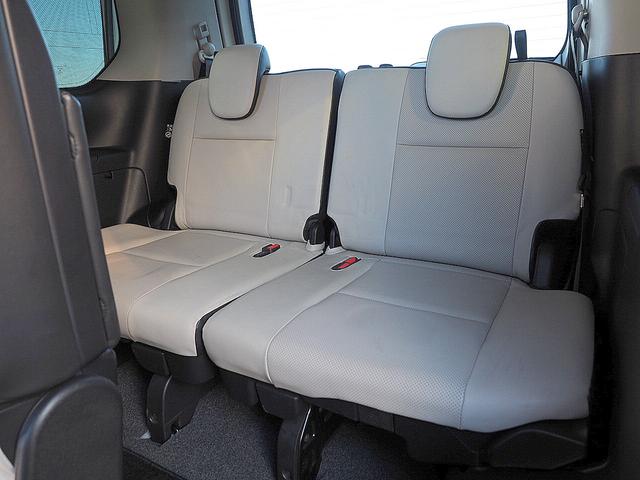 セレナ ライダーオテック３０ｔｈアニバサリプロパイロットＥＤ　プロパイロット／インテリジェントクルーズコントロール／エマブレ／踏み間違い衝突防止／電動パーキングブレーキ／両側ハンズフリー＆ワンタッチオートスライド／ナビ／ＴＶ／バックモニター／本革／シートヒーター（29枚目）