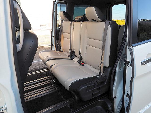 セレナ ライダーオテック３０ｔｈアニバサリプロパイロットＥＤ　プロパイロット／インテリジェントクルーズコントロール／エマブレ／踏み間違い衝突防止／電動パーキングブレーキ／両側ハンズフリー＆ワンタッチオートスライド／ナビ／ＴＶ／バックモニター／本革／シートヒーター（30枚目）