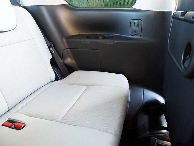 セレナ ライダーオテック３０ｔｈアニバサリプロパイロットＥＤ　プロパイロット／インテリジェントクルーズコントロール／エマブレ／踏み間違い衝突防止／電動パーキングブレーキ／両側ハンズフリー＆ワンタッチオートスライド／ナビ／ＴＶ／バックモニター／本革／シートヒーター（36枚目）