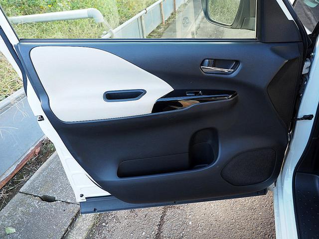 セレナ ライダーオテック３０ｔｈアニバサリプロパイロットＥＤ　プロパイロット／インテリジェントクルーズコントロール／エマブレ／踏み間違い衝突防止／電動パーキングブレーキ／両側ハンズフリー＆ワンタッチオートスライド／ナビ／ＴＶ／バックモニター／本革／シートヒーター（38枚目）