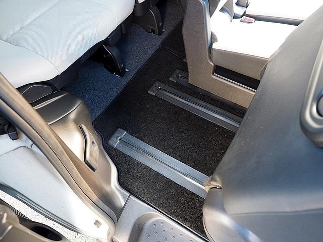 セレナ ライダーオテック３０ｔｈアニバサリプロパイロットＥＤ　プロパイロット／インテリジェントクルーズコントロール／エマブレ／踏み間違い衝突防止／電動パーキングブレーキ／両側ハンズフリー＆ワンタッチオートスライド／ナビ／ＴＶ／バックモニター／本革／シートヒーター（41枚目）