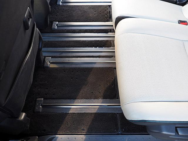 セレナ ライダーオテック３０ｔｈアニバサリプロパイロットＥＤ　プロパイロット／インテリジェントクルーズコントロール／エマブレ／踏み間違い衝突防止／電動パーキングブレーキ／両側ハンズフリー＆ワンタッチオートスライド／ナビ／ＴＶ／バックモニター／本革／シートヒーター（43枚目）