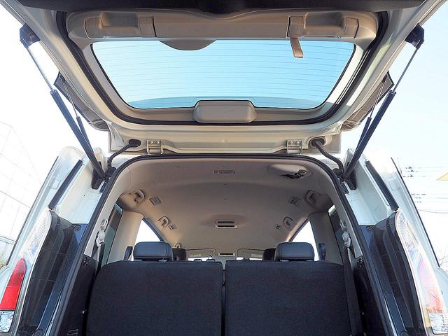 セレナ ライダーオテック３０ｔｈアニバサリプロパイロットＥＤ　プロパイロット／インテリジェントクルーズコントロール／エマブレ／踏み間違い衝突防止／電動パーキングブレーキ／両側ハンズフリー＆ワンタッチオートスライド／ナビ／ＴＶ／バックモニター／本革／シートヒーター（47枚目）