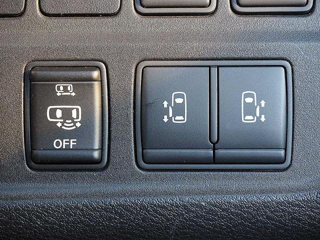 セレナ ライダーオテック３０ｔｈアニバサリプロパイロットＥＤ　プロパイロット／インテリジェントクルーズコントロール／エマブレ／踏み間違い衝突防止／電動パーキングブレーキ／両側ハンズフリー＆ワンタッチオートスライド／ナビ／ＴＶ／バックモニター／本革／シートヒーター（64枚目）