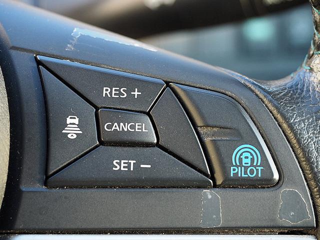 セレナ ライダーオテック３０ｔｈアニバサリプロパイロットＥＤ　プロパイロット／インテリジェントクルーズコントロール／エマブレ／踏み間違い衝突防止／電動パーキングブレーキ／両側ハンズフリー＆ワンタッチオートスライド／ナビ／ＴＶ／バックモニター／本革／シートヒーター（69枚目）