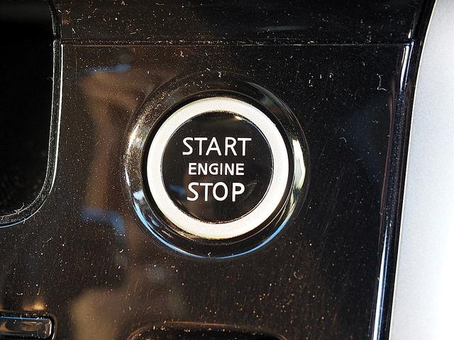 セレナ ライダーオテック３０ｔｈアニバサリプロパイロットＥＤ　プロパイロット／インテリジェントクルーズコントロール／エマブレ／踏み間違い衝突防止／電動パーキングブレーキ／両側ハンズフリー＆ワンタッチオートスライド／ナビ／ＴＶ／バックモニター／本革／シートヒーター（79枚目）