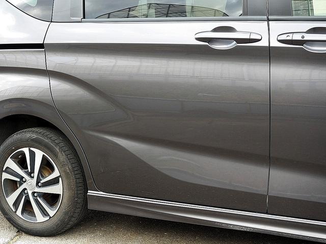 フリードハイブリッド ハイブリッド・Ｇホンダセンシング　４ＷＤ／ホンダセンシング／アダプティブクルーズコントロール／衝突軽減ブレーキ／車線維持支援システム／Ｃ＆Ｓパッケージ／両側パワースライド／ナビＴＶ／リアカメラ／ＥＴＣ／ＬＥＤ／シートヒーター／スマキー（5枚目）